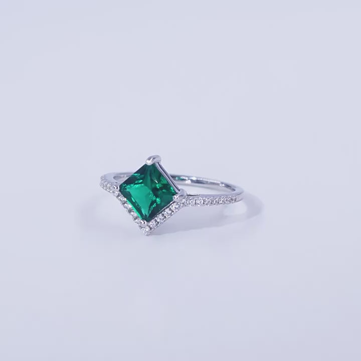 Origsoul Silver Sterling Ring with Emerald Green Gem